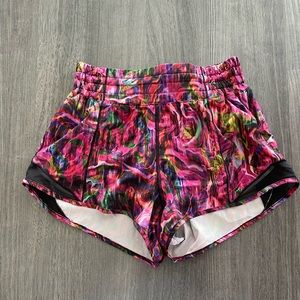 Lululemon Hotty Hot High-Rise Short 2.5", Size 4